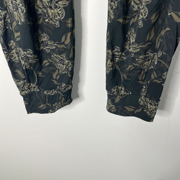 Athleta Trekkie North Printed Terra Firma Olive Jogger - Picture 5 of 8